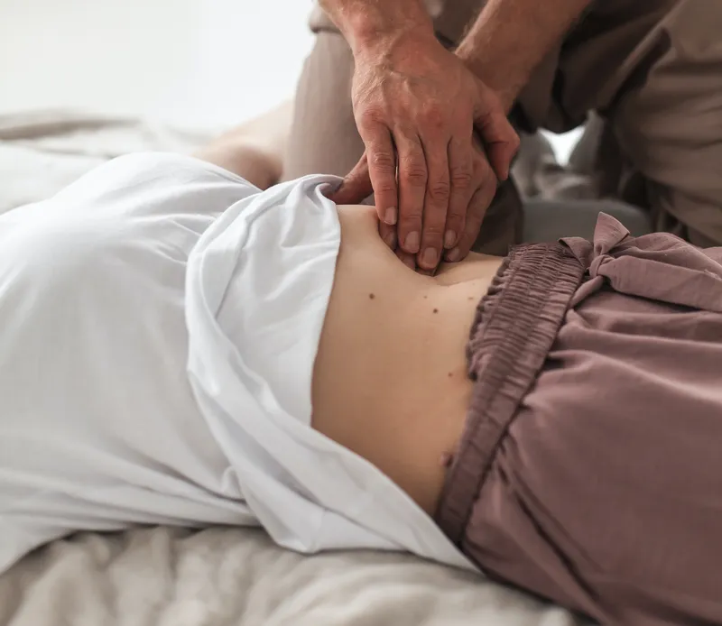 Massage Ampuku (Abdominal)